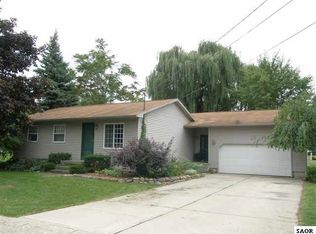 945 W Brady St, Chesaning, MI 48616