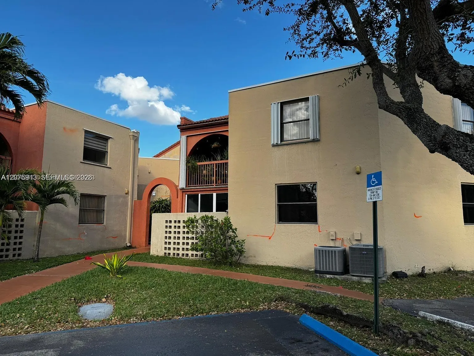 West Fontaine Condo — Photo 1