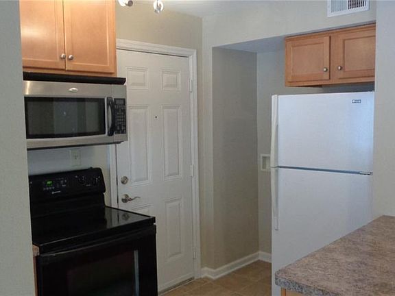 5th image of 1531 N Plum St APT C