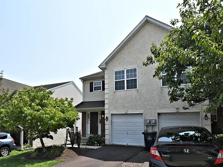 1028 Balley Dr — Photo 3