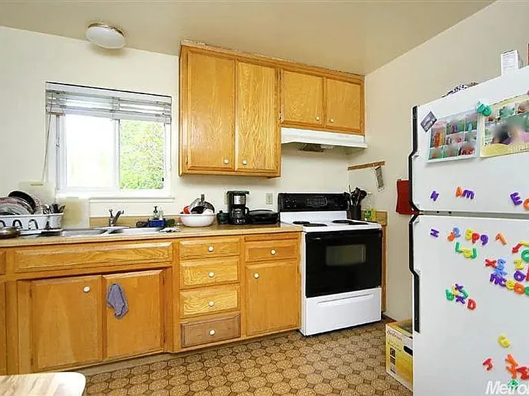 635 Adams St #8 — Photo 13