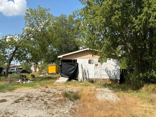 204 S 4th St, Celeste, TX 75423