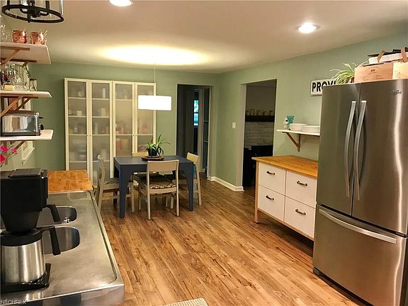 3rd image of 5849 Birchwood Dr