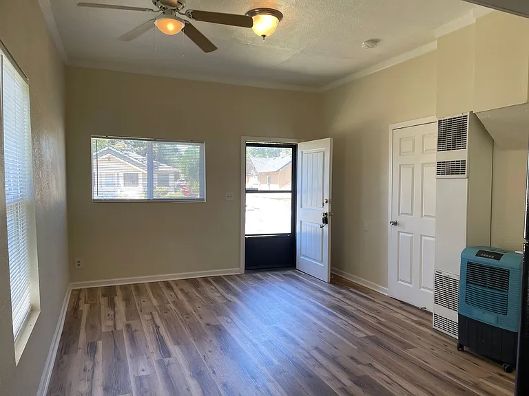 811 Dakota Ave — Photo 4