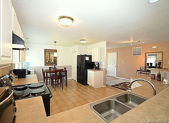 2nd image of 3148 Pikes Peak Dr