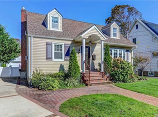 2333 McCord Ave, Merrick, NY 11566