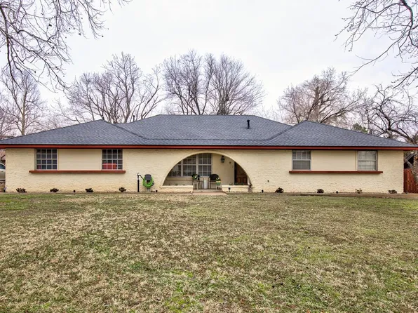 2424 Edgewood Dr, Enid, OK 73703
