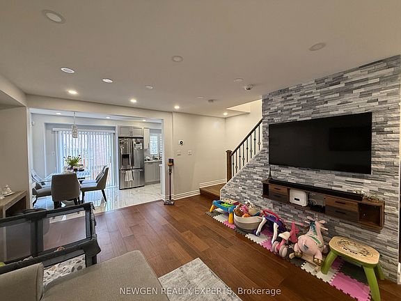 5th image of 22 Rochefort Dr