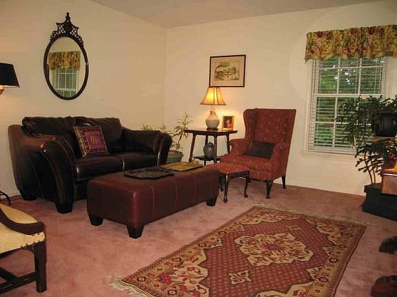 2nd image of 16 Chippewa Cir