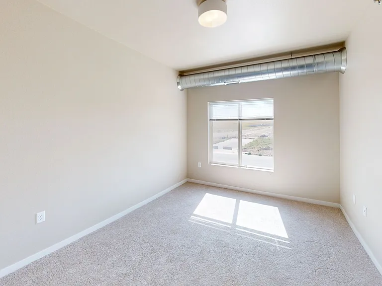 10Bedrock Apartments — Photo 49