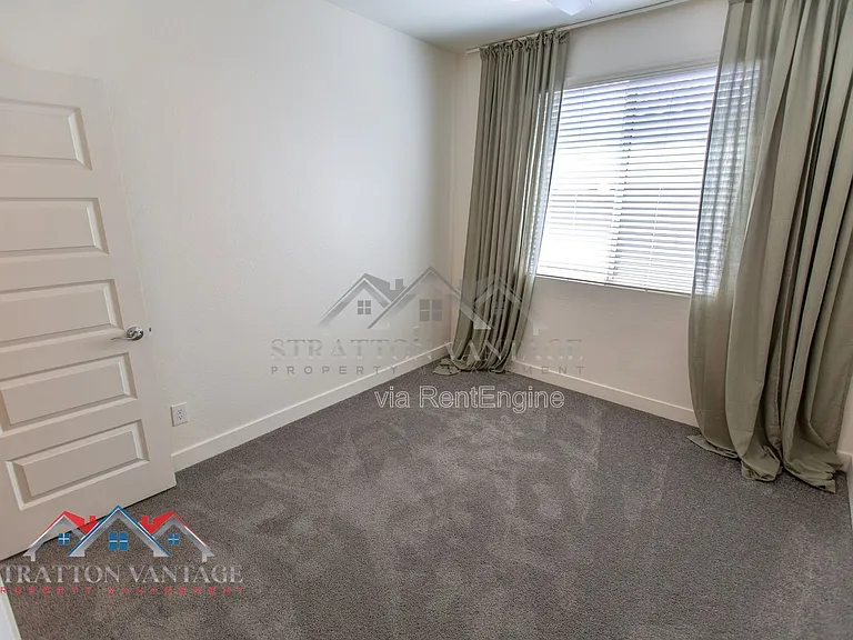 16264 W Canterbury Dr — Photo 31