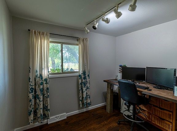 5th image of 7501 Venus St