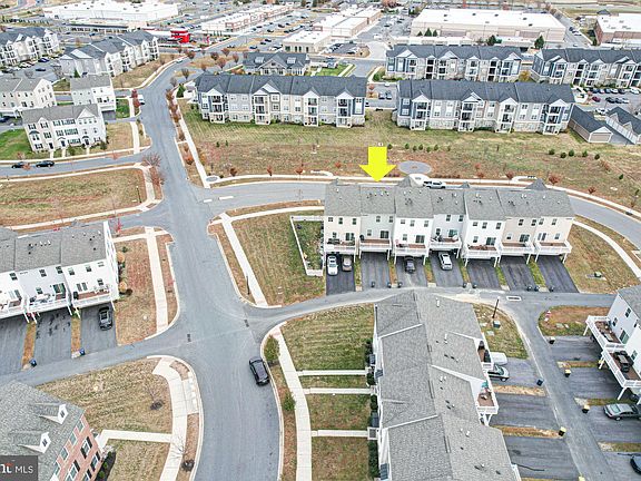 4th image of 335 S Parkway Dr