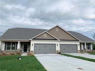 135 Oxford Ridge Ln, Kernersville, NC 27284