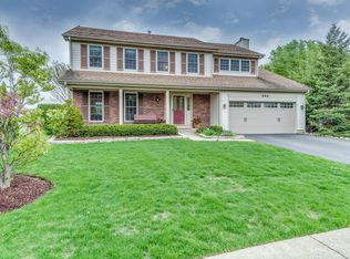 906 Horseshoe Ct, Carol Stream, IL 60188
