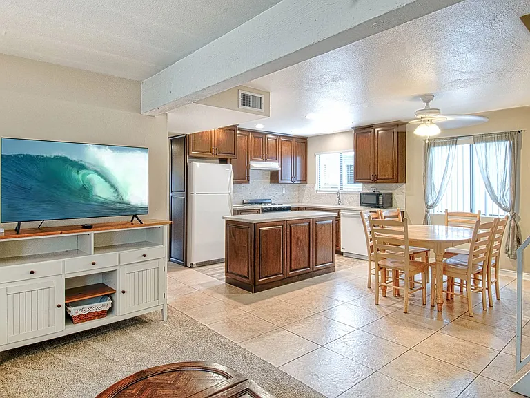 414 E Oceanfront — Photo 5