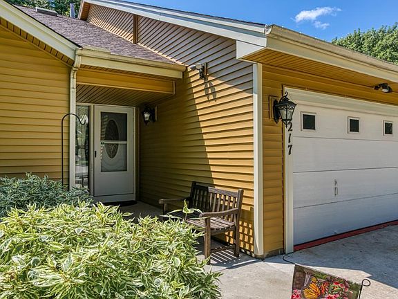 2nd image of 2217 Crestmount Ln