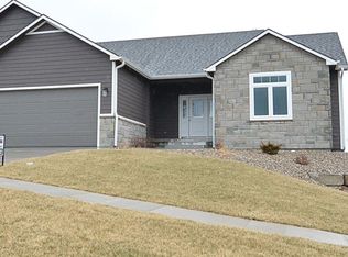 3013 Fieldhouse Cir, Manhattan, KS 66503
