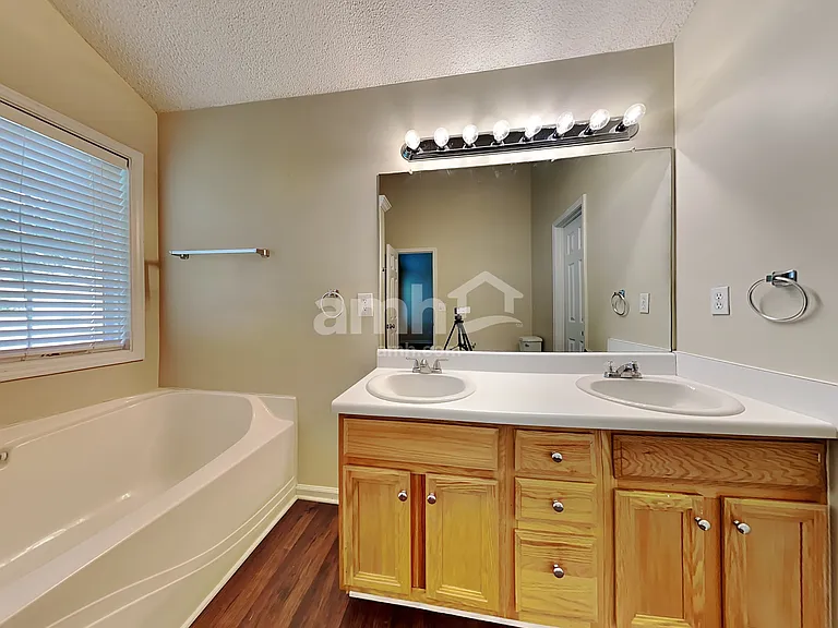 172 Barrington Ln — Photo 12
