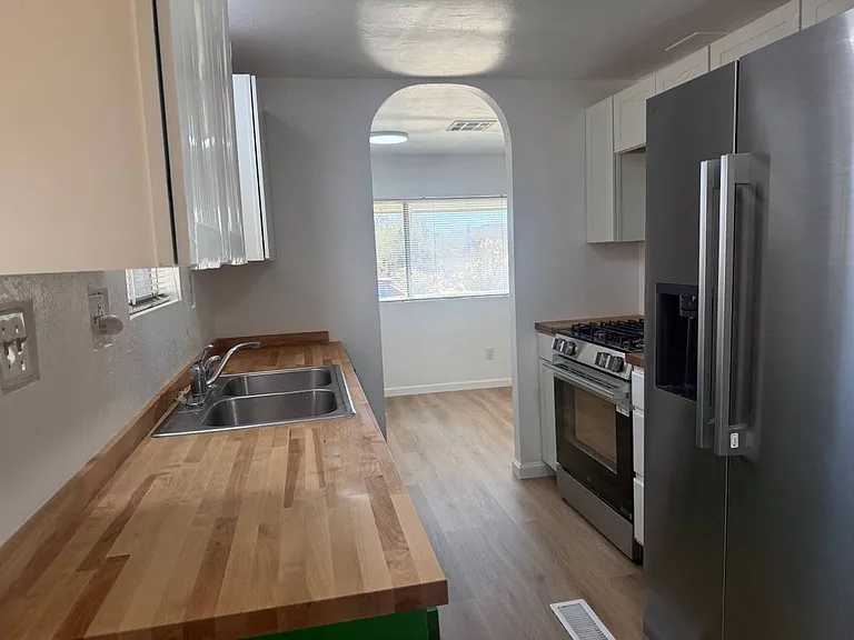 6820 N Blue Blvd — Photo 8