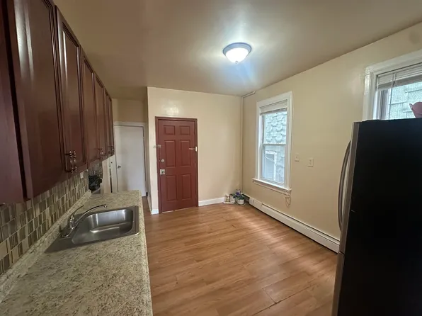 98 Van Nostrand Avenue image 2 of 8