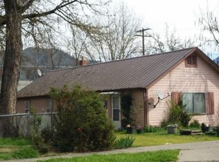 418 SE I St, Grants Pass, OR 97526
