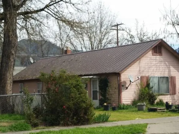 418 SE I St, Grants Pass, OR 97526