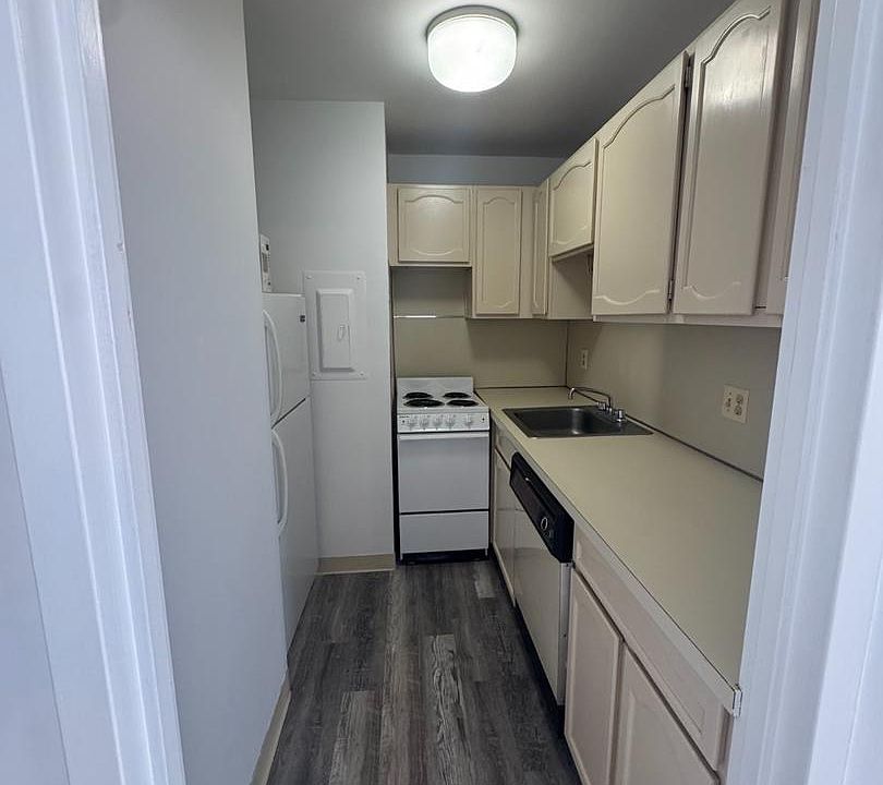 1st image of 2721 Boardwalk