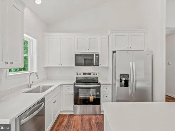 57 Gray Ln, Berkeley Springs, WV 25411