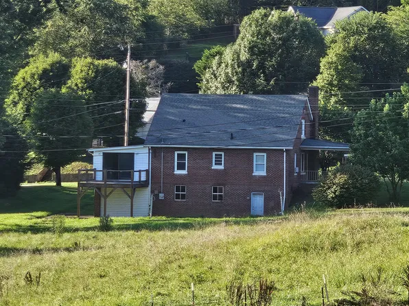 654 Ratcliff Cove Rd, Waynesville, NC 28786
