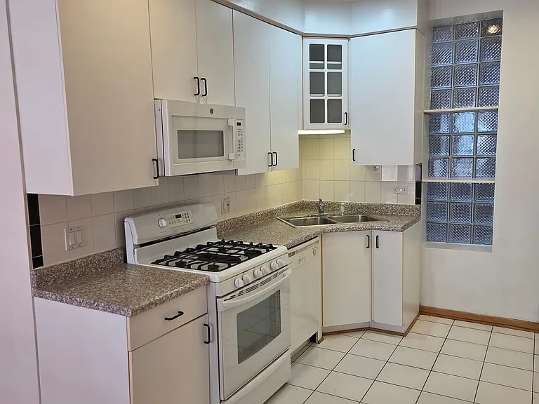 1352 W Jarvis Ave #2 — Photo 11