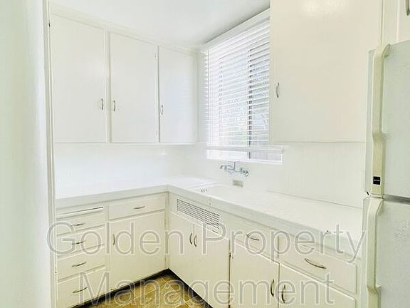 4th image of 4645 North Ave