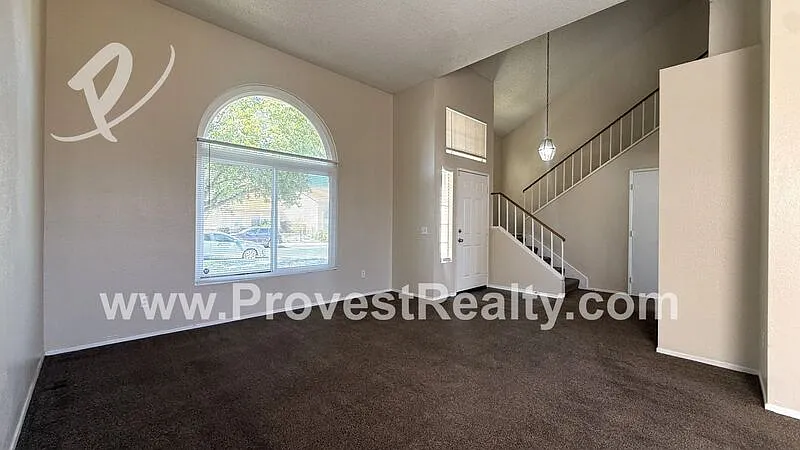 4 bed, 2.5 bath, 2050 sqft, $2,300 — Photo 4