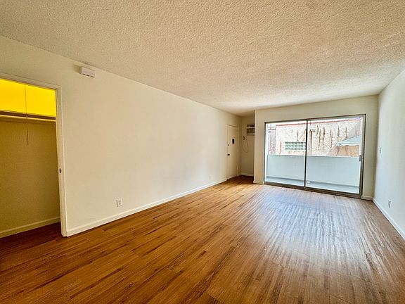 5th image of 611 N Kings Rd APT 3