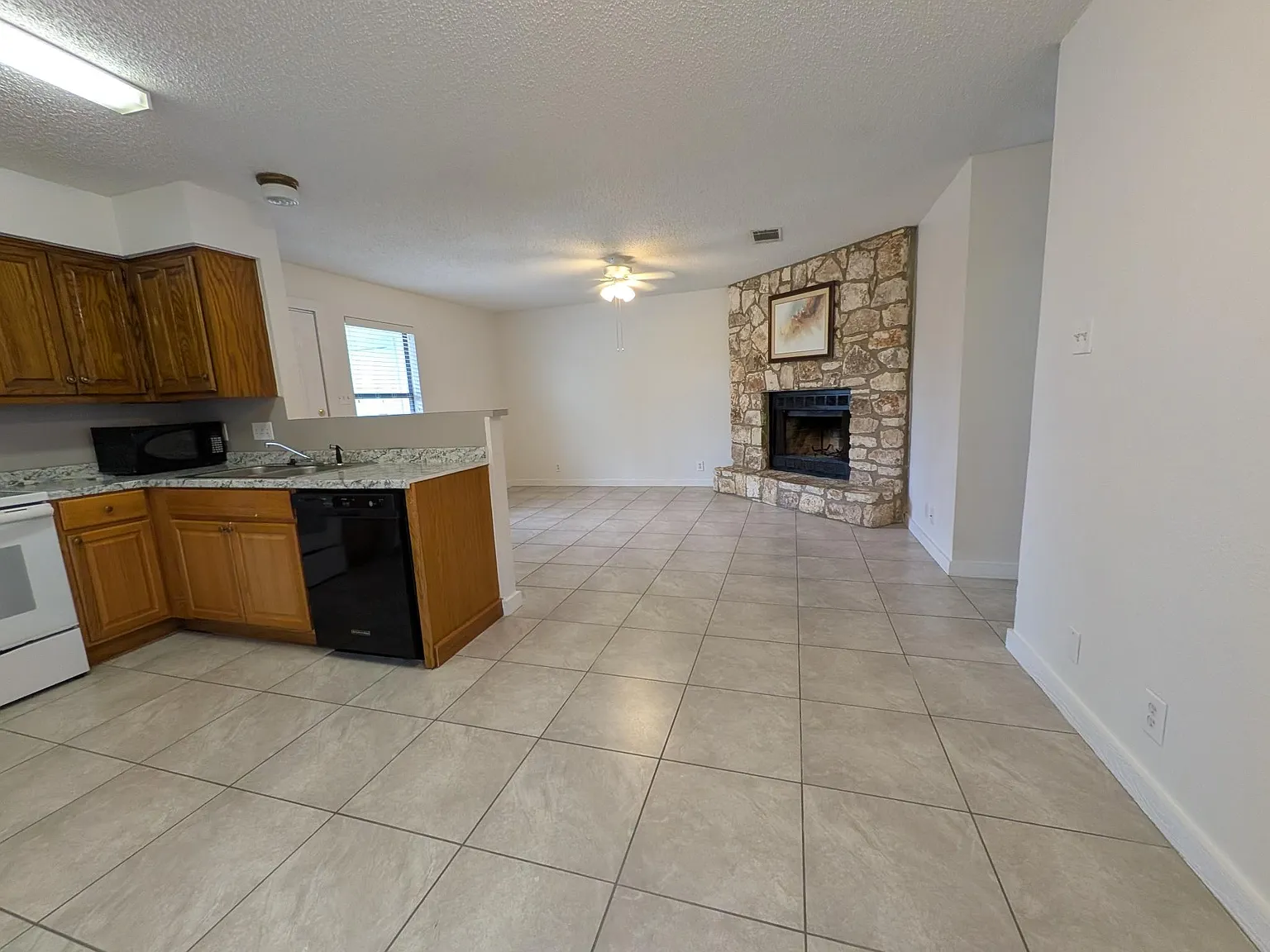 2 bed, 780 sqft, $1,100 — Photo 2