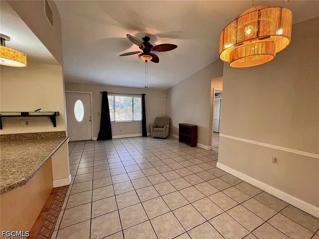 3 bed, 2.0 bath, 1105 sqft, $2,050 — Photo 4