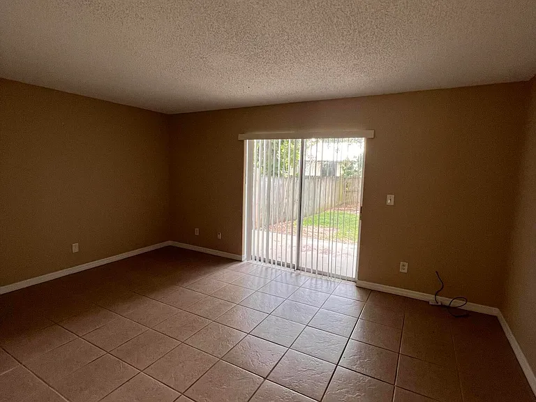 118 Olive St — Photo 4