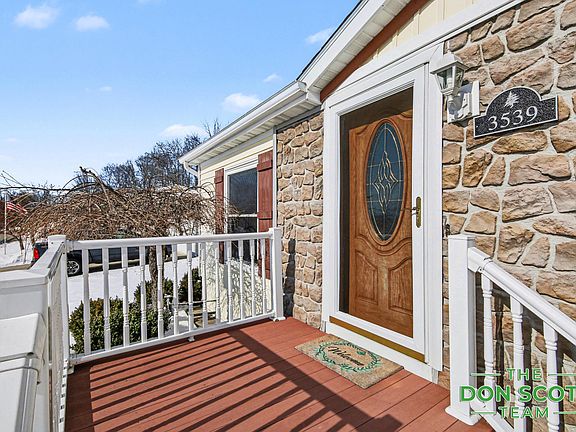 2nd image of 3539 Cloverfield Dr NE