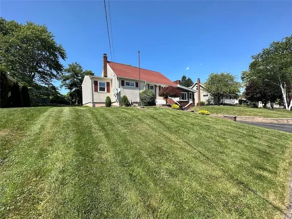 2445 Willowhurst Cir, New Castle, PA 16101