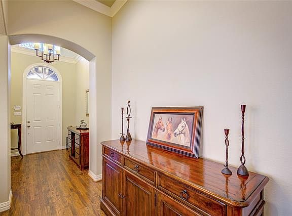 3rd image of 5565 Travis Dr