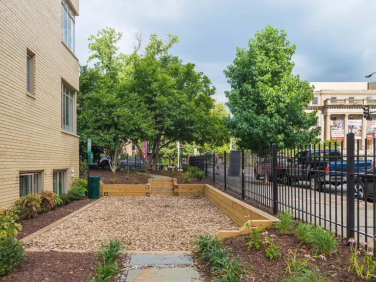 Sixteen Hundred Apartments — Photo 19