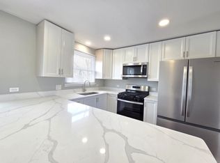 7841 W 74th St, Bridgeview, IL 60455