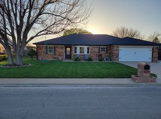 1906 Texas St, Perryton, TX 79070