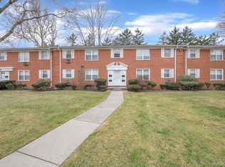 6843 Country Ln, Dearborn Heights, MI 48127