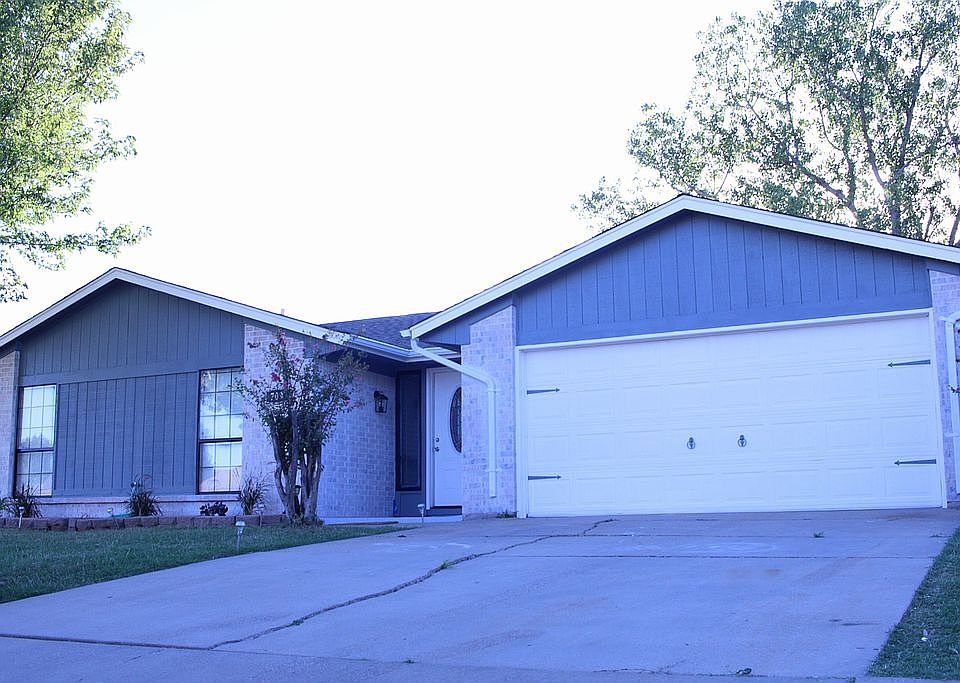 1st image of 709 SW Englewood Dr