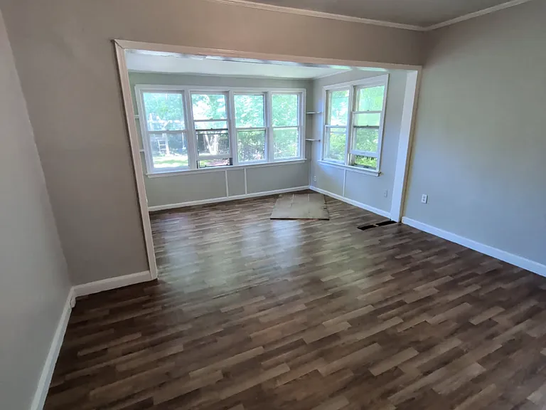 19431 Maple Heights Blvd — Photo 3