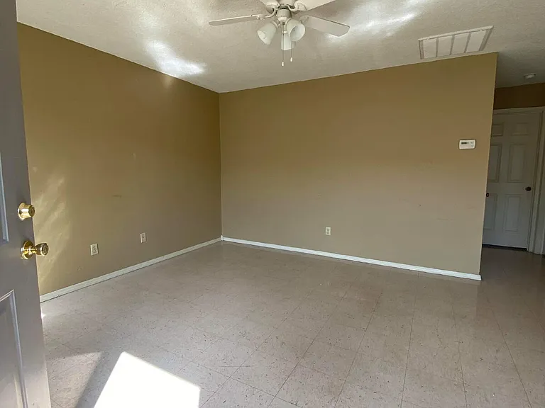 689 Jill Ln #A — Photo 3