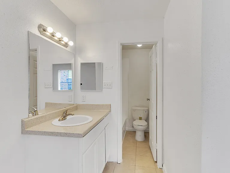 Villa Nueva Apartments — Photo 72