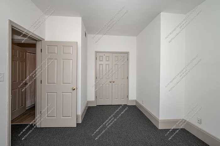 211 W 9th St #5 — Photo 13