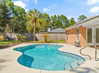 1048 Woodlore Cir, Gulf Breeze, FL 32563